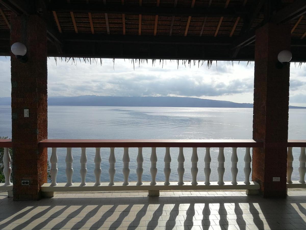 Wuthering Heights Bed & Breakfast By The Sea Dumaguete City Exterior photo
