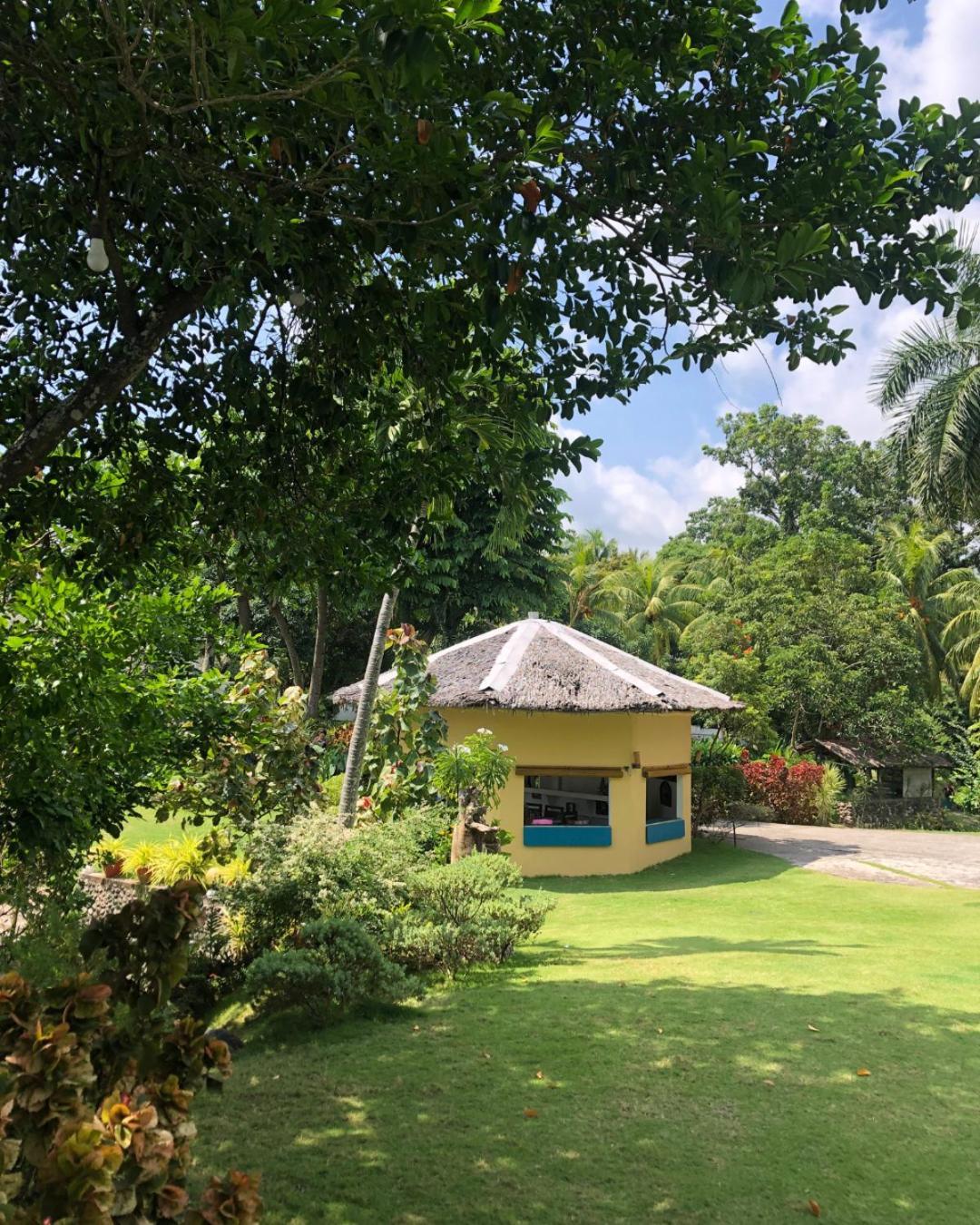 Wuthering Heights Bed & Breakfast By The Sea Dumaguete City Exterior photo