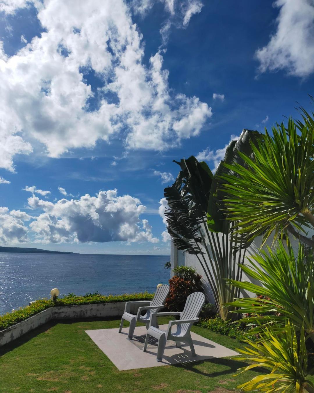 Wuthering Heights Bed & Breakfast By The Sea Dumaguete City Exterior photo